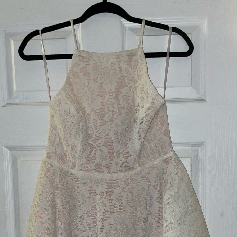 White lace short dress